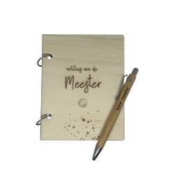 Notitieboekje en pen meester