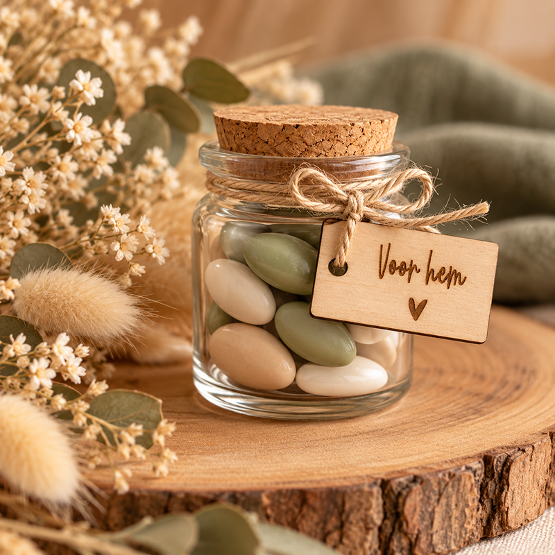 Naamlabel hout voor hem
