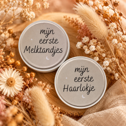 Bewaardoosje haarlokje tandjes hartjes en ster