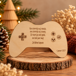 Houten nieuwjaarsbrief game controller