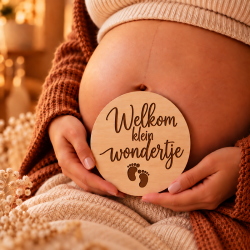 Tekstbord aankondiging welkom klein wondertje