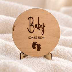 Tekstbord aankondiging zwangerschap baby coming soon
