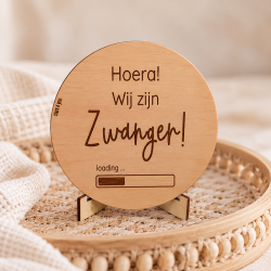 Tekstbord aankondiging zwangerschap Hoera! Wij zijn zwanger!