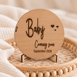Tekstbord aankondiging zwangerschap baby coming soon