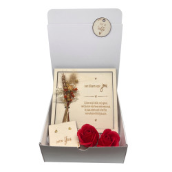 Geschenkbox Valentijn met oorbellen, bloemenkader en houten label