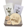 Geschenkbox kraamcadeau zebra halo wereld met bewaardoosje en handdoek.
