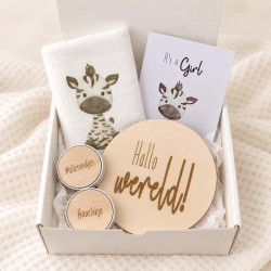 Geschenkbox kraamcadeau zebra halo wereld met bewaardoosje en handdoek.