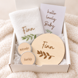 Geschenkbox kraamcadeau leave met bewaardoosje en handdoek