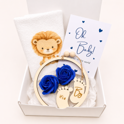 Geschenkbox kraamcadeau hanger it's a boy en handdoek