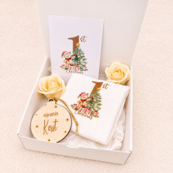 Geschenkbox kraamcadeau hanger it's a girl en handdoek