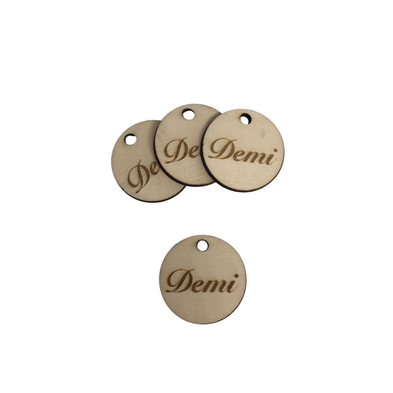 Naamlabel rond hout